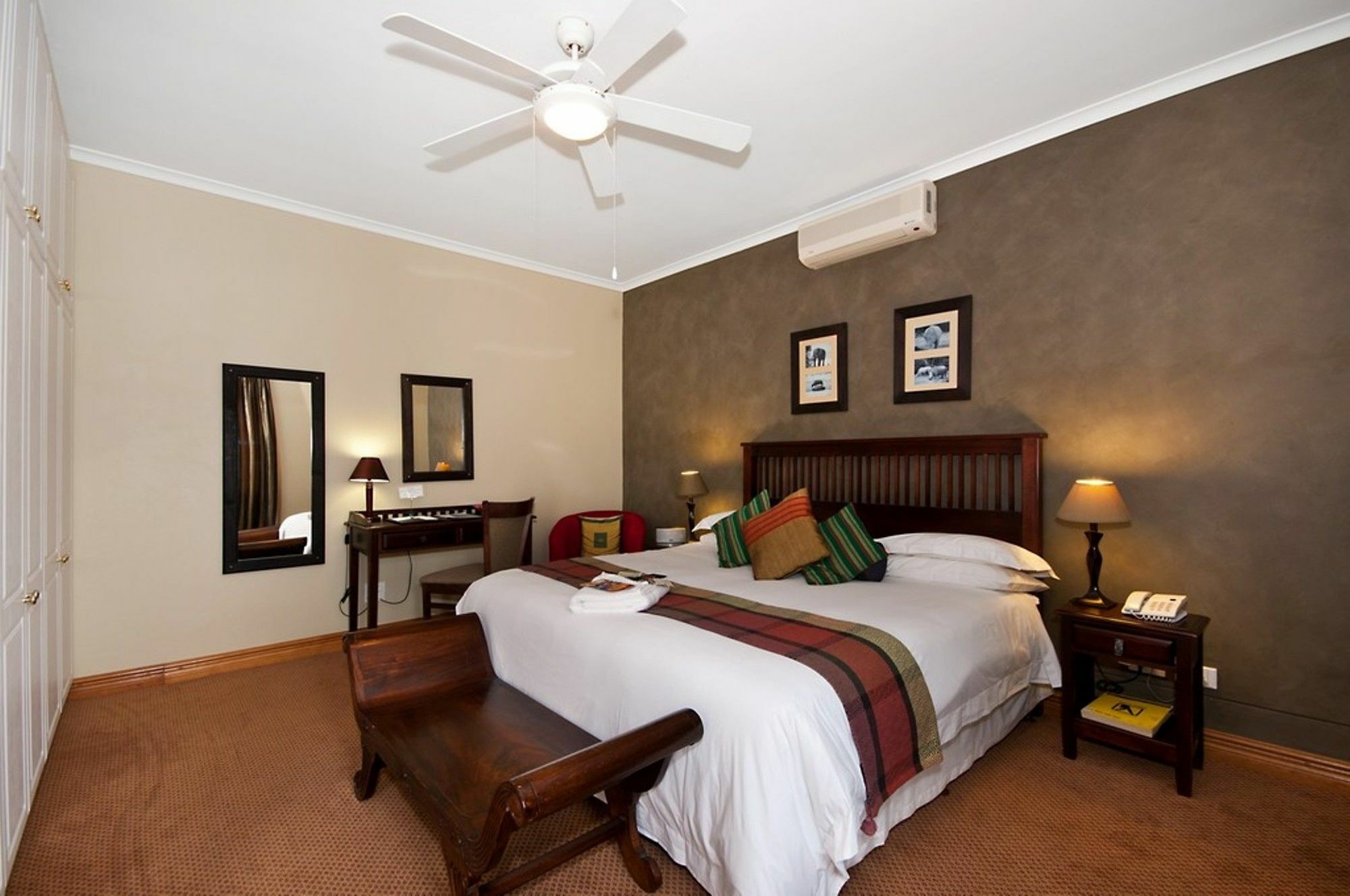 Cape Flame Guest House Порт Елизабет Екстериор снимка