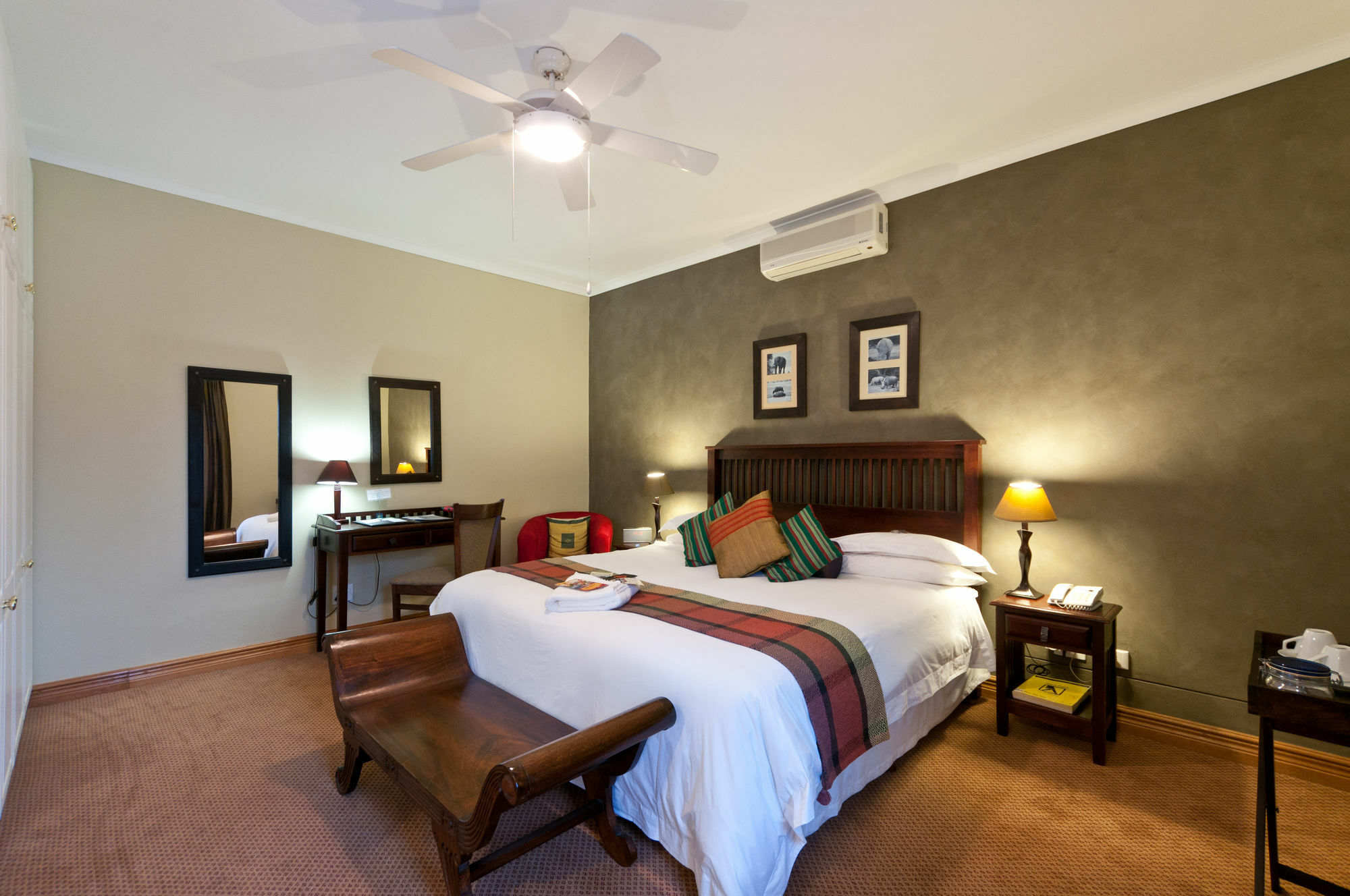 Cape Flame Guest House Порт Елизабет Екстериор снимка